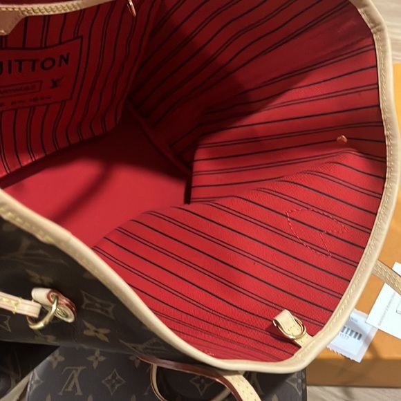 Louis Vuitton Neverfull MM - Picture 10 of 15